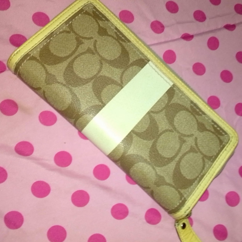 Tan and white leather coach wallet - Picture 3 of 8